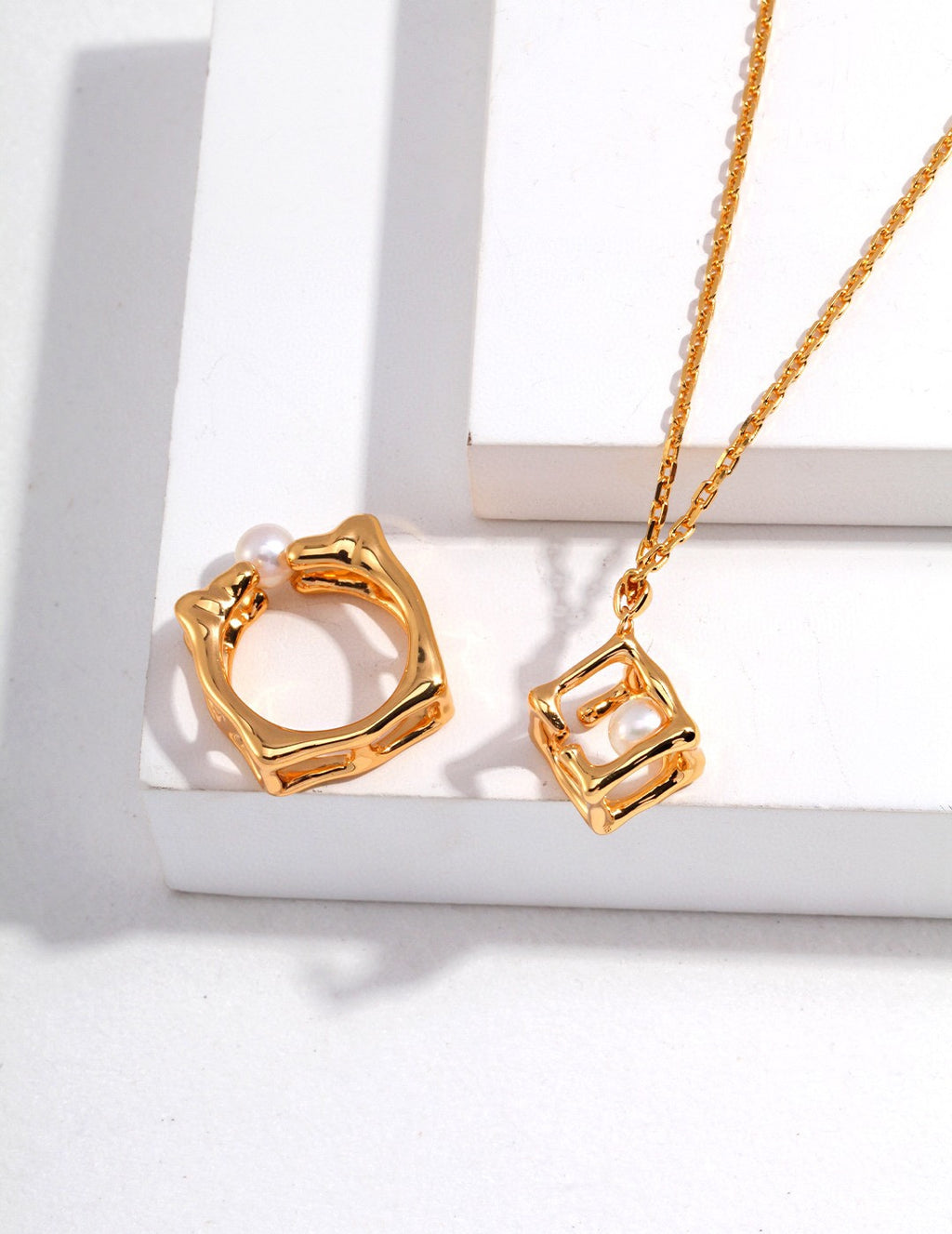 Cubis Pearl Necklace