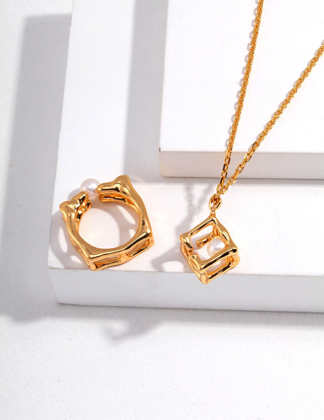 Cubis Pearl Necklace