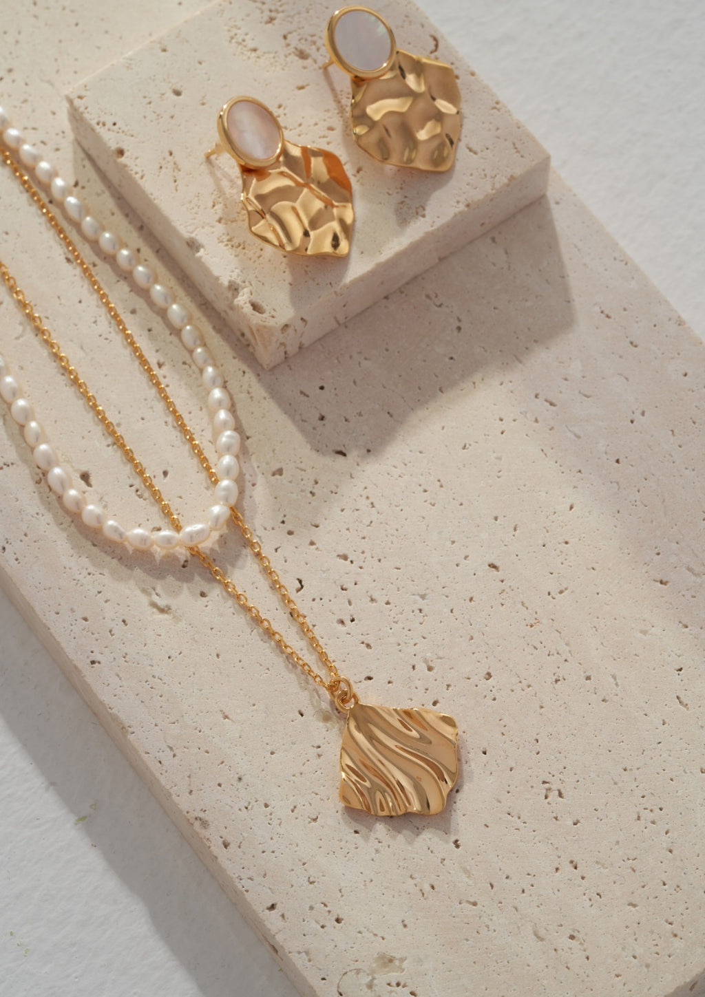 Drift Pearl Necklace