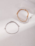 The Minimal Bracelet