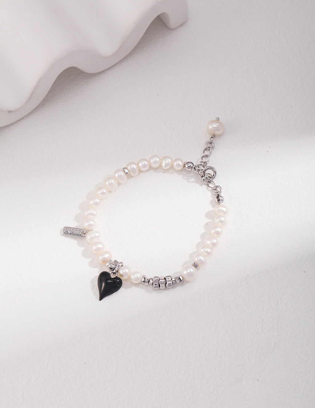 Noir Heart Pearl Bracelet