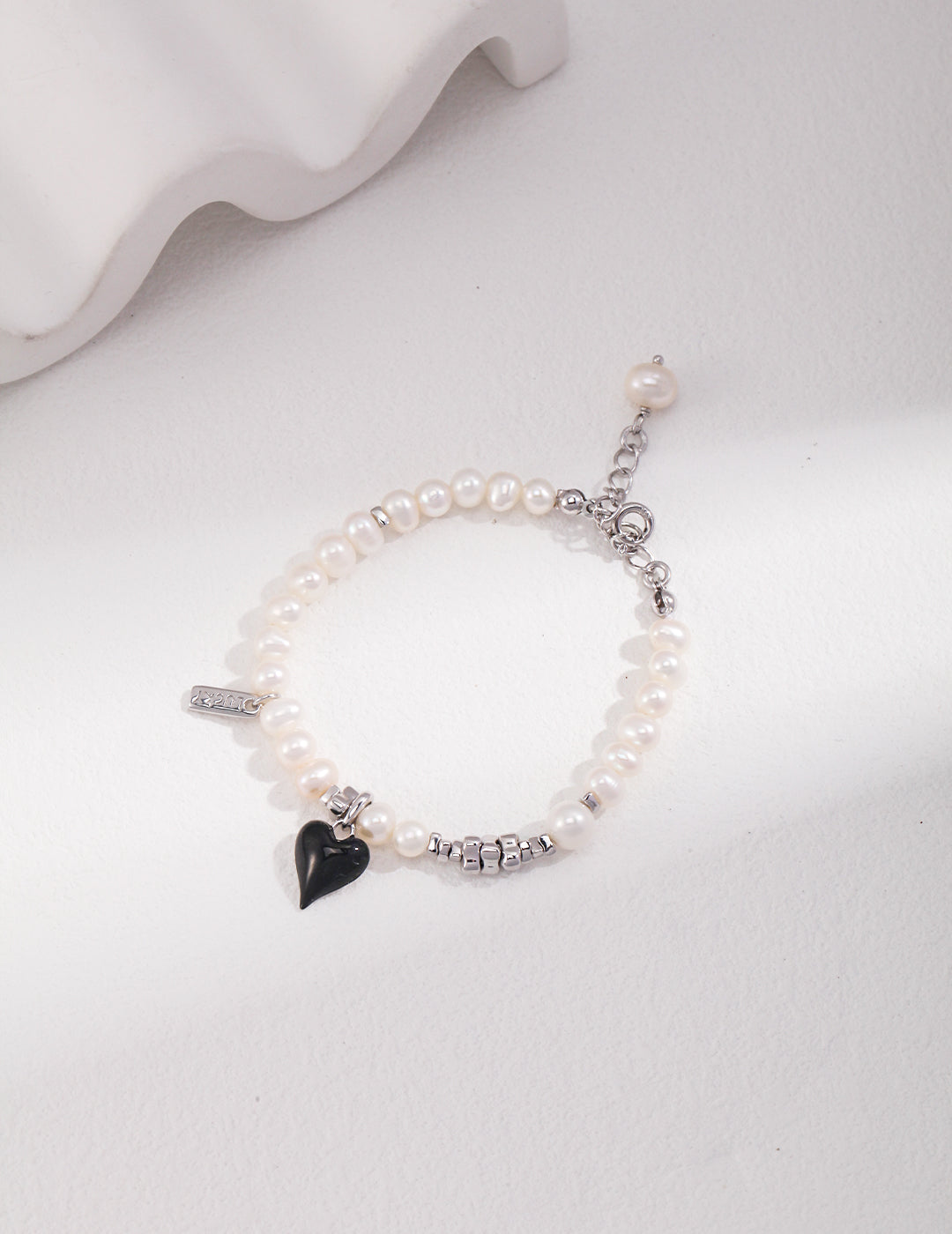 Noir Heart Pearl Bracelet