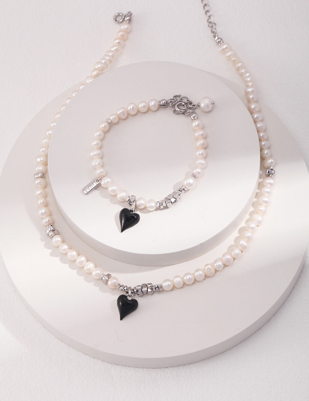 Noir Heart Pearl Bracelet