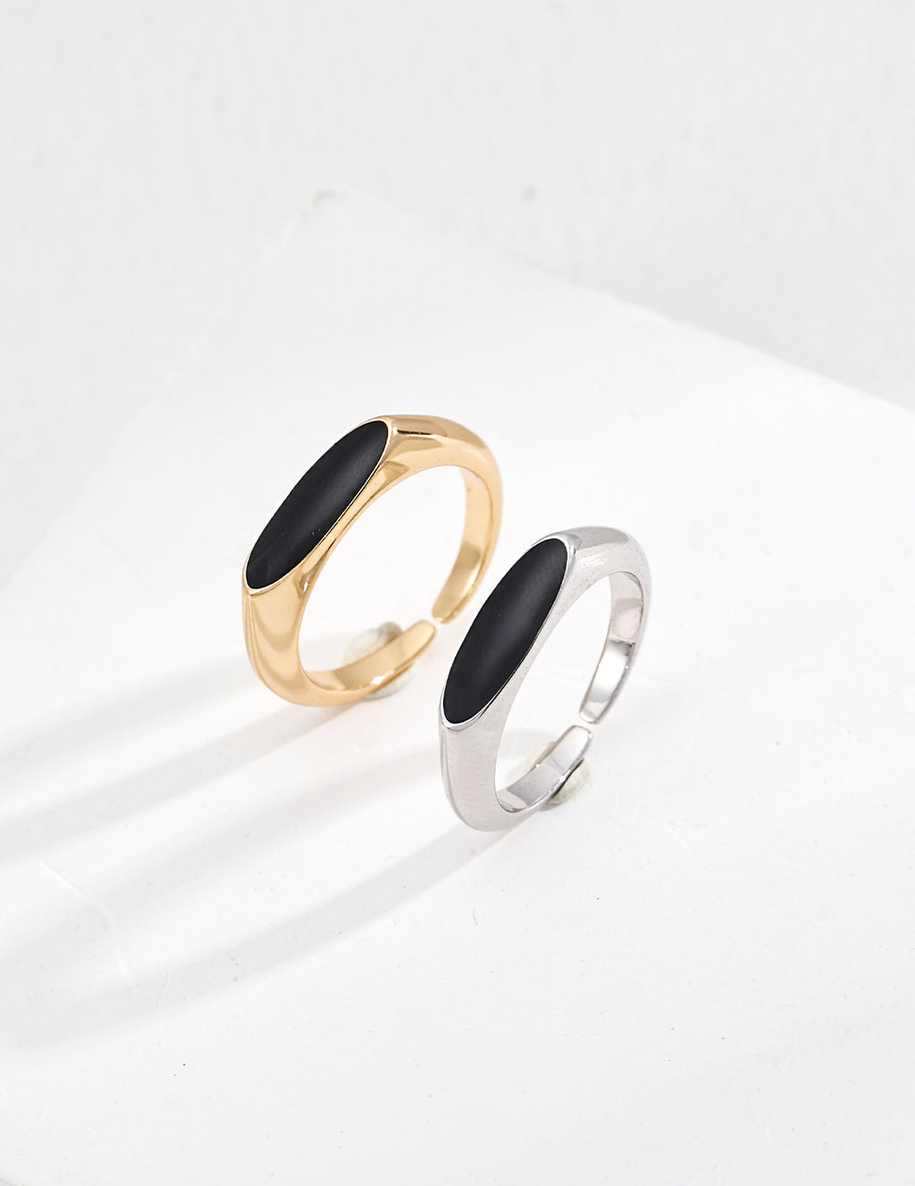 Noir Arc Ring