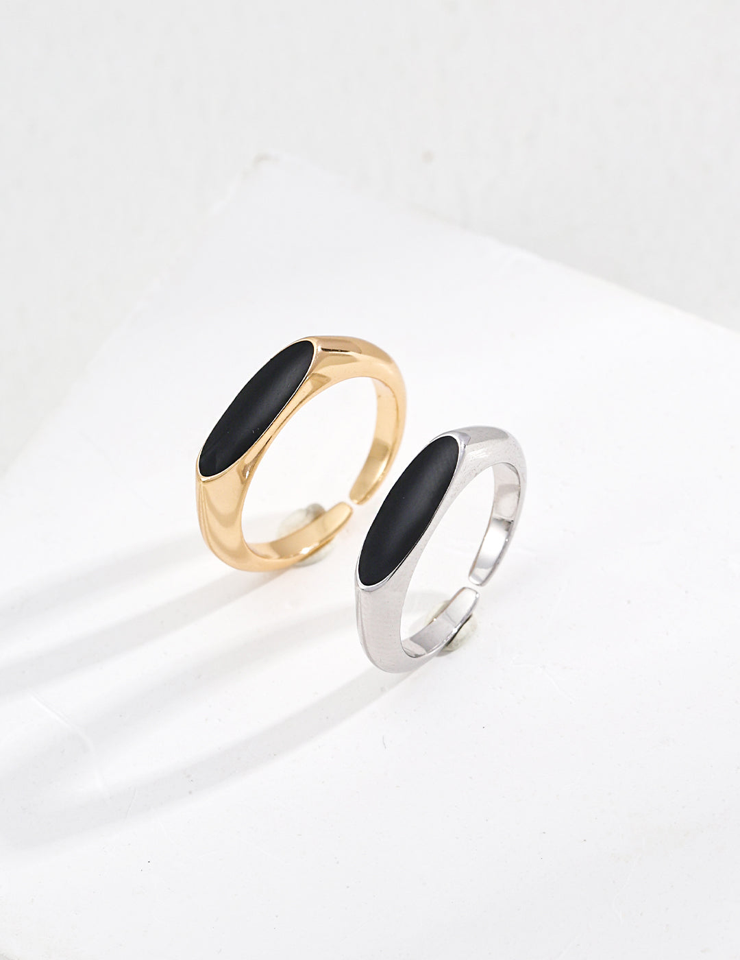 Noir Arc Ring