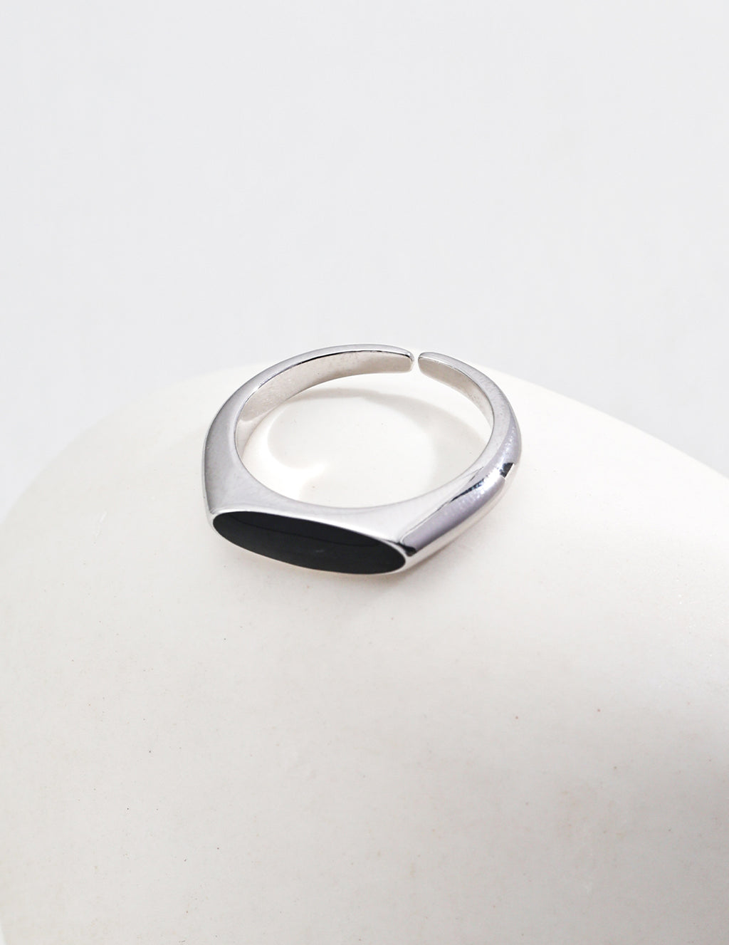 Noir Arc Ring
