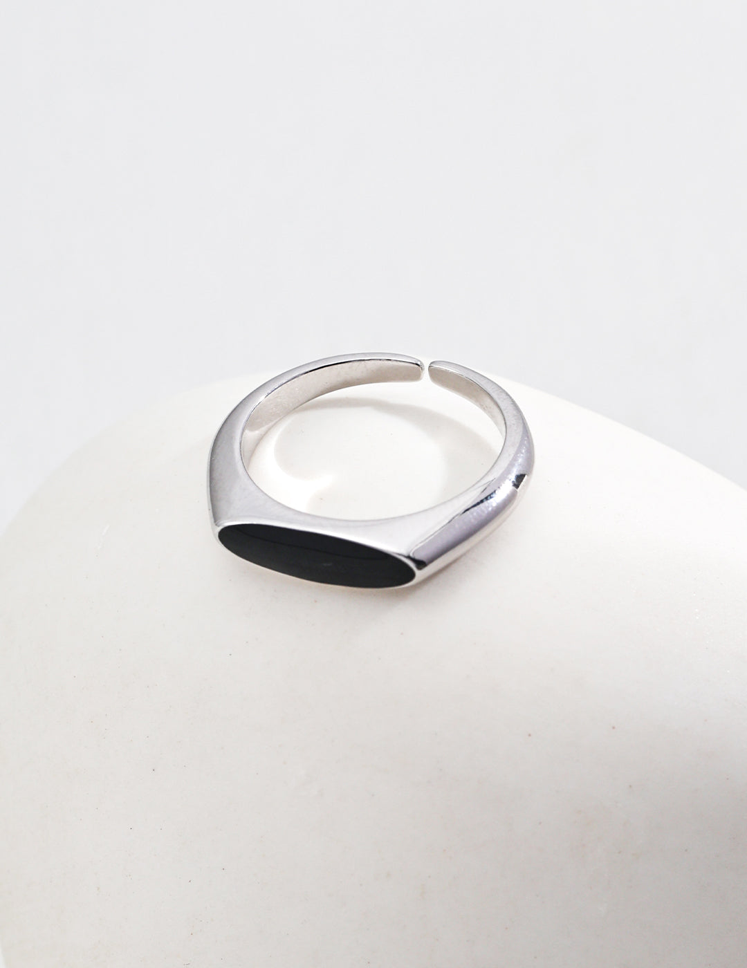 Noir Arc Ring