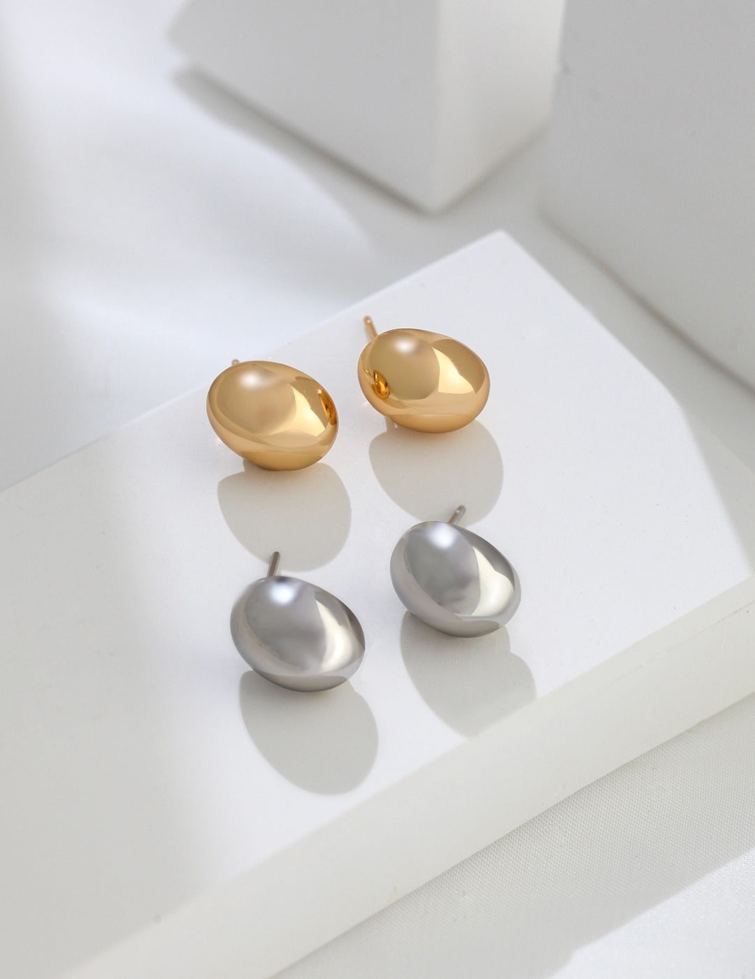 Solis Pebble Studs