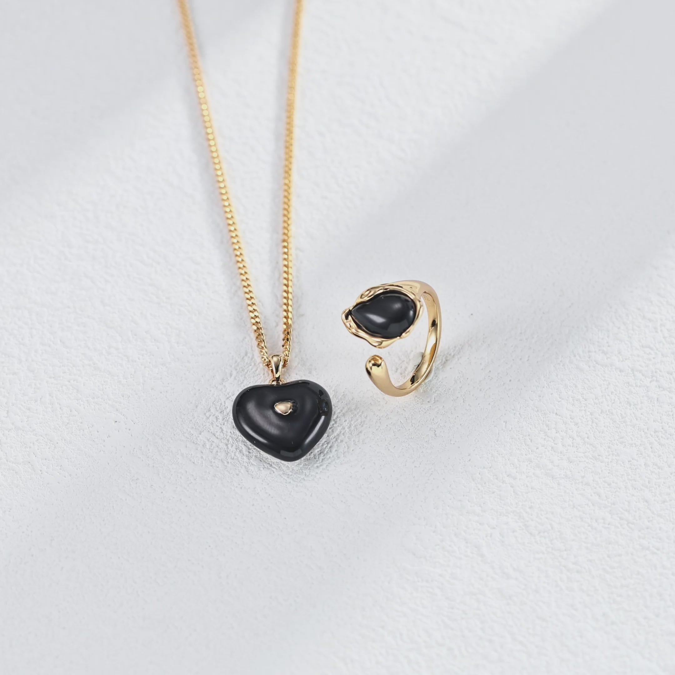 Nior Core Heart Necklace