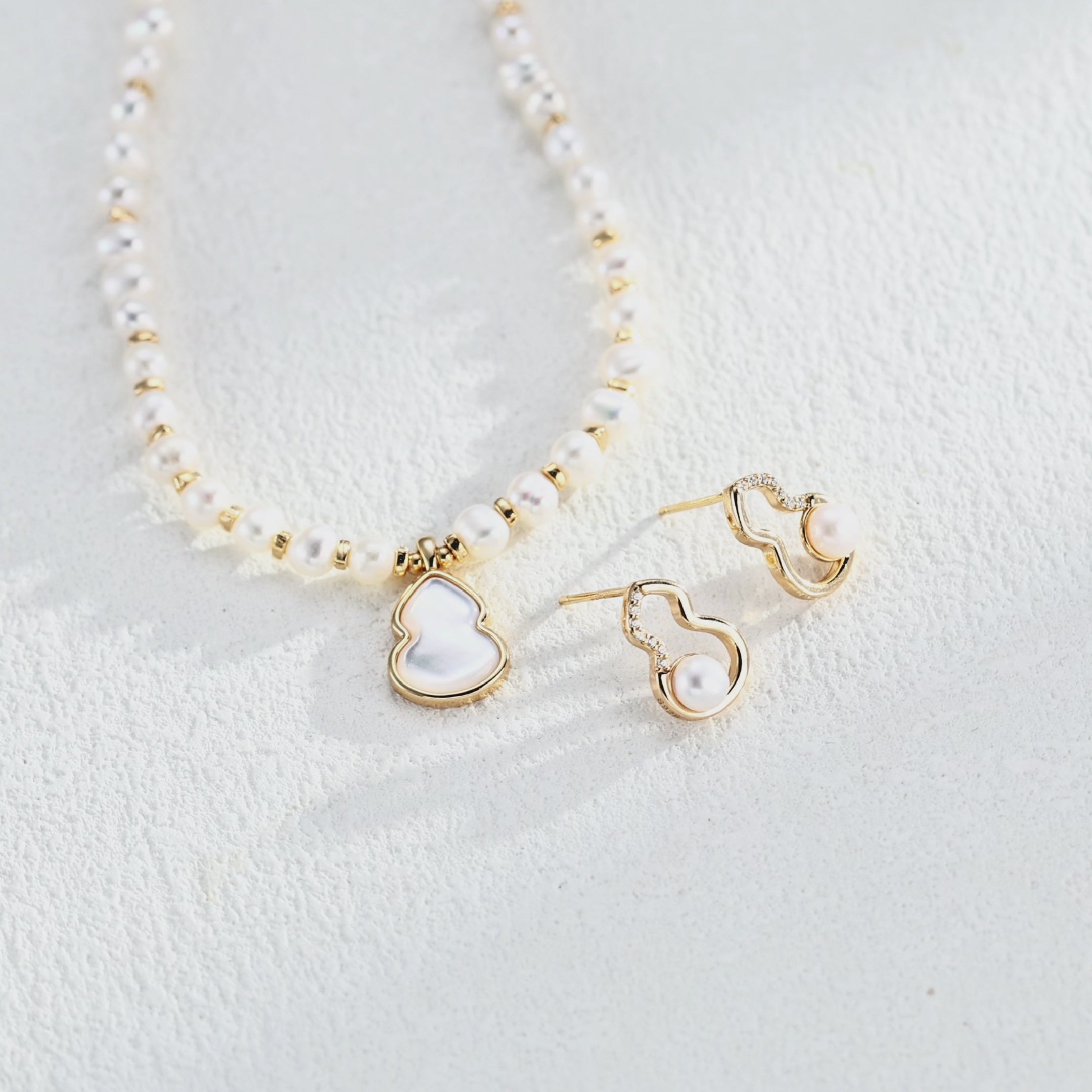Vero Pearl Necklace